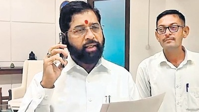 Mumbai, Jul 25 (ANI): Maharashtra Chief Minister Eknath Shinde helps a farmer Shivratan Munde who came to meet him and sought help after his father died allegedly by suicide, in Mumbai on Thursday. CM Eknath Shinde directs ₹5 lakh from the CM Relief Fund to support his family. (ANIPhoto) (ANI Picture Service) Mumbai, Jul 25 (ANI): Maharashtra Chief Minister Eknath Shinde helps a farmer Shivratan Munde who came to meet him and sought help after his father died allegedly by suicide, in Mumbai on Thursday. CM Eknath Shinde directs ₹5 lakh from the CM Relief Fund to support his family. (ANIPhoto) (ANI Picture Service)