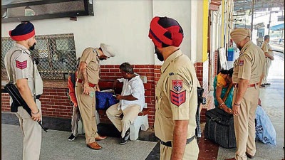 The Punjab Police on Friday conducted a special cordon and search operation at all railway stations. (HT Photo)