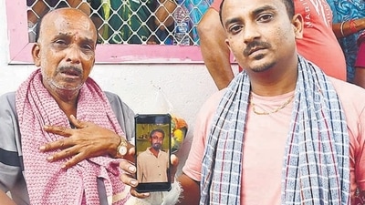The family of Anish Kailash Chauhan, who worked as a sweeper in the hospital, was satisfied with the suspension of the doctors. (Bhushan Koyande/HT Photo) The family of Anish Kailash Chauhan, who worked as a sweeper in the hospital, was satisfied with the suspension of the doctors. (Bhushan Koyande/HT Photo)