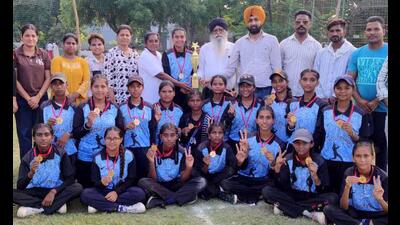 The girls team of Ferozepur with their medials after the state baseball championship. (ht photo)