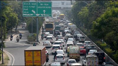 The order relates to the peak traffic hours when a lot of people return to their homes from Delhi and Noida side. (Sunil Ghosh/HT Photo) The order relates to the peak traffic hours when a lot of people return to their homes from Delhi and Noida side. (Sunil Ghosh/HT Photo)