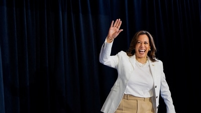 U.S. Vice President and Democratic presidential candidate Kamala Harris waves at the stage during a campaign rally with her newly-chosen vice presidential running mate, Minnesota Governor Tim Walz, at Detroit Metropolitan Wayne County Airport in Romulus, Michigan, U.S., (REUTERS)