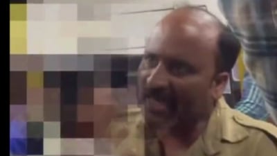 Bengaluru bus conductor assaults passenger for asking ₹5 change, suspended. Video Bengaluru bus conductor assaults passenger for asking ₹5 change, suspended. Video