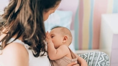 Breastfeeding mother (Unsplash) Breastfeeding mother (Unsplash)