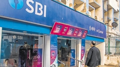 During these bank holidays, ATMs too may not always disburse cash. So, people should ideally keep some cash at home for emergency needs. (Pradeep Gaur/Mint. Image for representational purpose) During these bank holidays, ATMs too may not always disburse cash. So, people should ideally keep some cash at home for emergency needs. (Pradeep Gaur/Mint. Image for representational purpose)