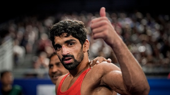 https://www.mobilemasala.com/sports/Paris-Olympics-2024-Day-14-Live-Updates-Aman-Sehrawat-eyeing-bronze-medal-on-final-day-of-Games-for-Indians-i288856