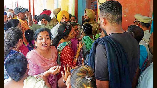 Parents protested in the Government Primary Smart School Jamalpur on Friday after the students alleged a teacher of beating them in Ludhiana on Friday, August 09, 2024. (HT Photo)