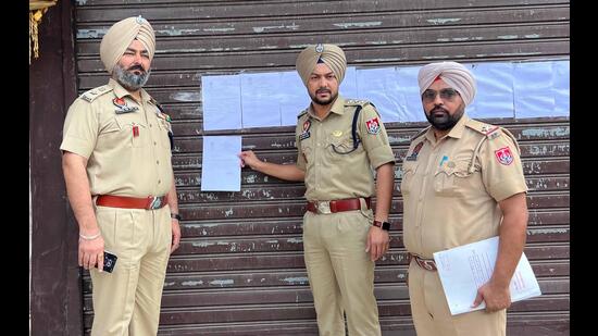 Police officials seizing the property of drug peddling accused in Ludhiana on Friday. (HT Photo)