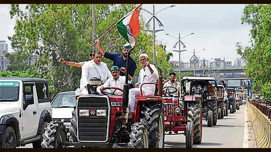 Police said it only requested them not to enter the collectorate in tractors, adding that they don’t discourage anyone from holding protests but they can enter the premises in any vehicle other than tractors. (Sakib Ali/HT Photo)