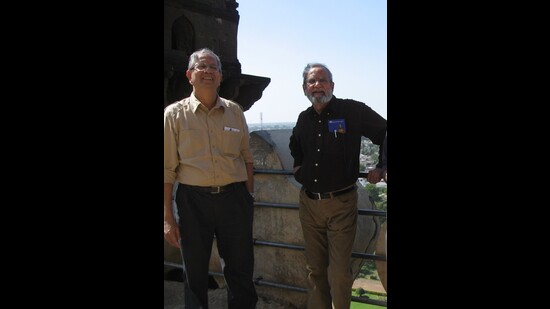 Sudhir Patwardhan and Gulammohammed Sheikh at Gol Gumbaz, Bijapur, in 2008.