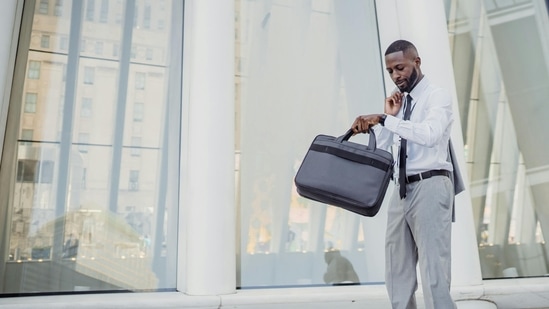 Discover the best laptop bags for style and practicality.(Pexels)