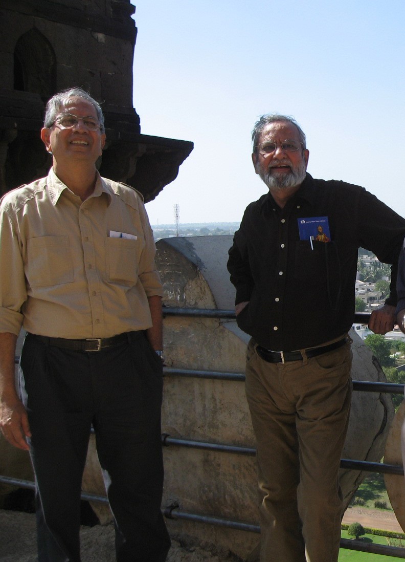 Sudhir Patwardhan and Gulammohammed Sheikh at Gol Gumbaz, Bijapur, in 2008.