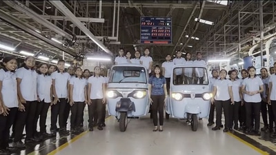 Piaggio‘s all-women manufacturing team. Piaggio has inducted these female workforce from various technical institutes located in and around Baramati. (HT) Piaggio‘s all-women manufacturing team. Piaggio has inducted these female workforce from various technical institutes located in and around Baramati. (HT)