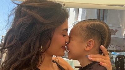 In January this year, Kylie Jenner attended the Paris Fashion Week but received harsh criticism. In June, in an episode of The Kardashians, she broke down. Kylie said, “It's, like, a miracle that I can still have confidence and look in the mirror and think I'm pretty." She admitted that it is becoming “exhausting” for her to keep hearing about her looks for the past 10 years. In January this year, Kylie Jenner attended the Paris Fashion Week but received harsh criticism. In June, in an episode of The Kardashians, she broke down. Kylie said, “It's, like, a miracle that I can still have confidence and look in the mirror and think I'm pretty." She admitted that it is becoming “exhausting” for her to keep hearing about her looks for the past 10 years.