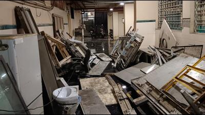Activists have raised concerns about health hazards posed to patients and visitors at Pune Municipal Corporation-run Kamala Nehru Hospital. (HT) Activists have raised concerns about health hazards posed to patients and visitors at Pune Municipal Corporation-run Kamala Nehru Hospital. (HT)
