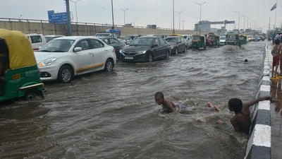 Children play on a waterlogged stretch at Ghazipur on Saturday. (HT Photo) Children play on a waterlogged stretch at Ghazipur on Saturday. (HT Photo)