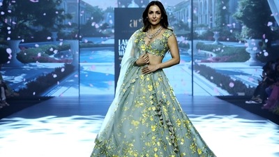 Malaika Arora said that she keeps herself mentally strong by practising yoga and meditation. Malaika Arora said that she keeps herself mentally strong by practising yoga and meditation.