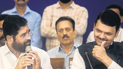 Mumbai, India - June 30, 2022: Eknath Shinde and Devendra Fadnavis interact with the media before the swearing-in ceremony at Raj Bhavan, in Mumbai, India, on Thursday, June 30, 2022. (Photo by Satish Bate/ Hindustan Times) (Satish Bate/HT PHOTO) Mumbai, India - June 30, 2022: Eknath Shinde and Devendra Fadnavis interact with the media before the swearing-in ceremony at Raj Bhavan, in Mumbai, India, on Thursday, June 30, 2022. (Photo by Satish Bate/ Hindustan Times) (Satish Bate/HT PHOTO)