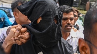 Mumbai, India. July 10, 2024: Mihir Shah, the main accused in the Worli BMW Hit-&-Run case, was produced before the Sewree court on Wednesday in Mumbai, India. July 10, 2024. (Photo by Raju Shinde/HT Photo) Mumbai, India. July 10, 2024: Mihir Shah, the main accused in the Worli BMW Hit-&-Run case, was produced before the Sewree court on Wednesday in Mumbai, India. July 10, 2024. (Photo by Raju Shinde/HT Photo)
