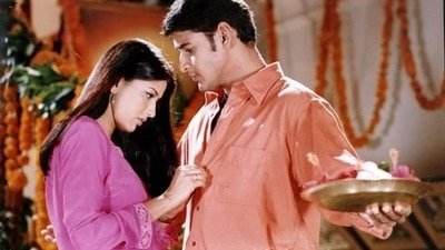 Sonali Bendre and Mahesh Babu in a still from Murari. Sonali Bendre and Mahesh Babu in a still from Murari.