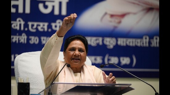 BSP chief Mayawati addressing a press conference in Lucknow on August 10. (HT photo)