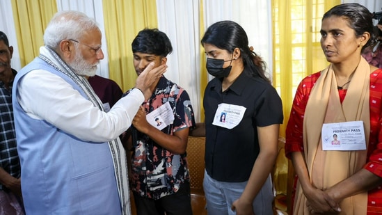 Modi Wayanad visit LIVE: PM Modi meets landslide victims at relief camp | Hindustan Times