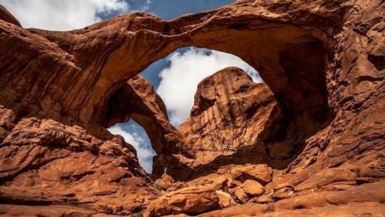 Utah's ancient structure Double Arch suddenly collapsed on Wednesday