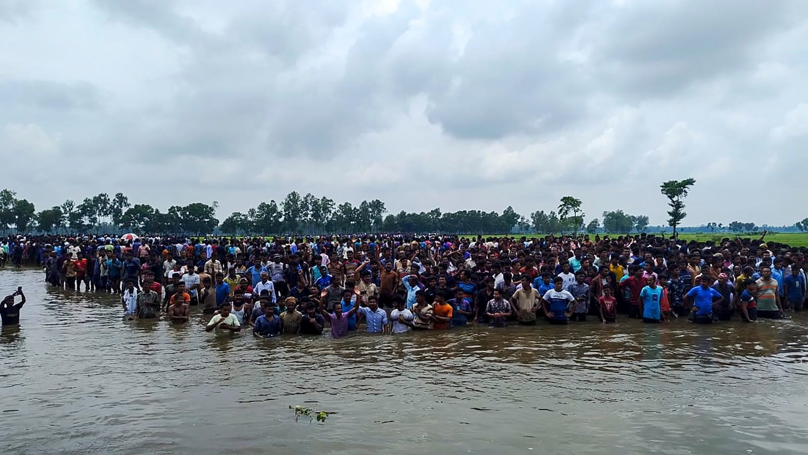 Bangladeshi-nationals-gather-at-the-international-_1723377603501_1723377633579.jpg