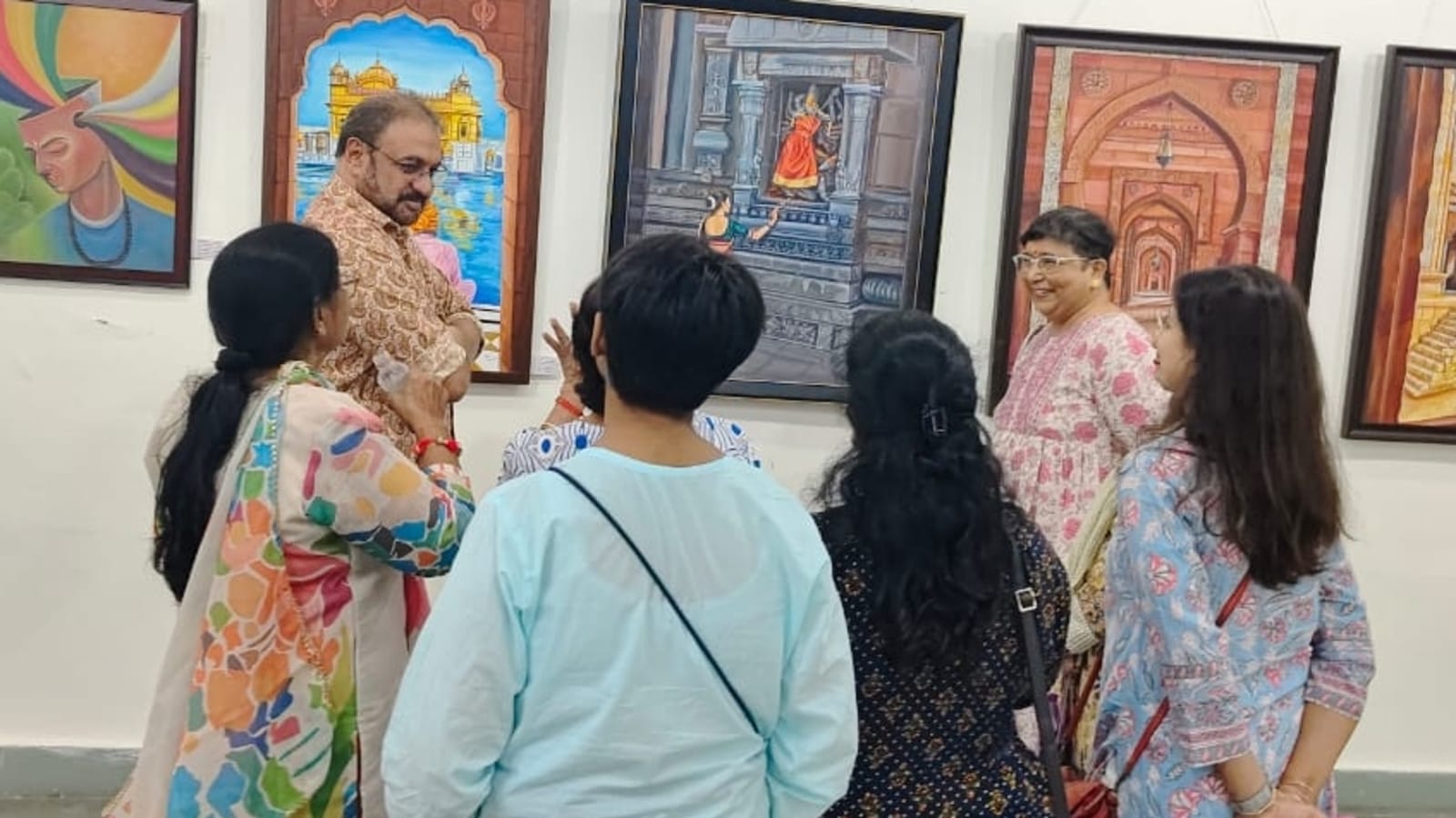 Group art exhibition in Lucknow: A riot of colours at Rang-Drishti