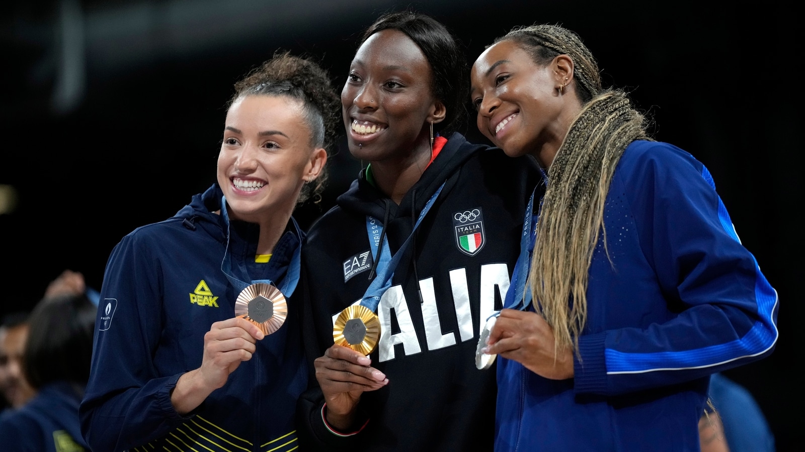 Italy upstage defending champions US for gold in women's volleyball at