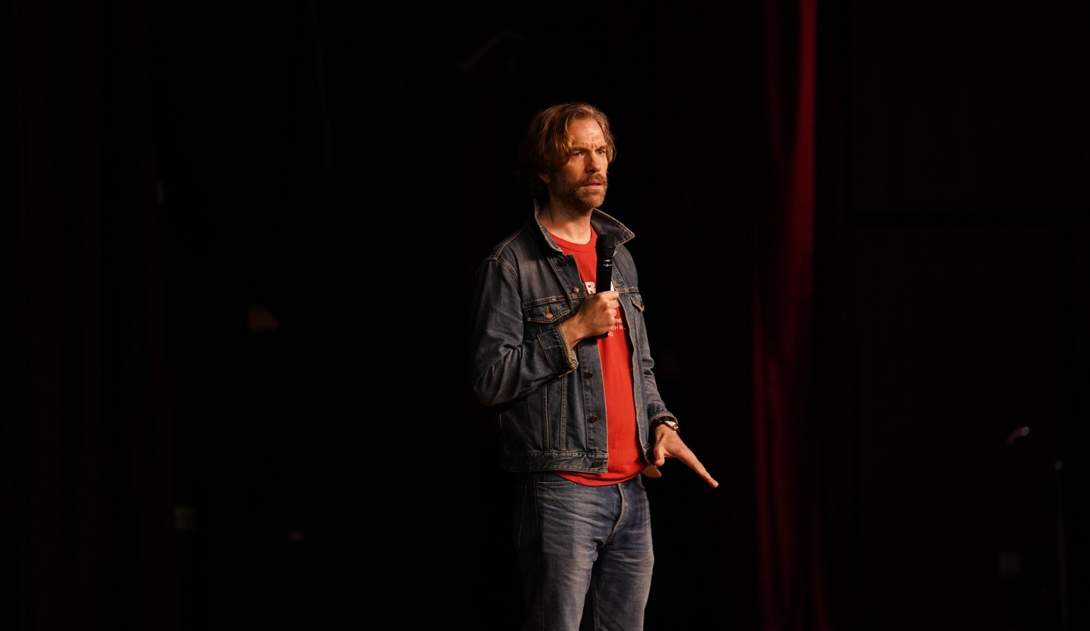 Anthony Jeselnik tickles Bengaluru’s bones and all