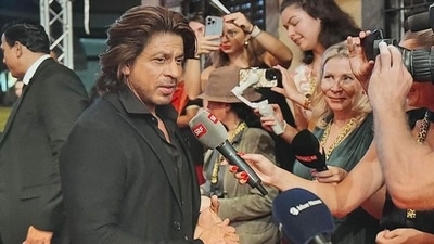 Referring to several of his films in which he has played the roles of a "champ, a superhero, a zero, a dejected fan, and a very, very resilient lover". Shah Rukh Khan said he feels encouraged after being awarded the Pardo alla Carriera Ascona-Locarno Tourism at the film gala. 
