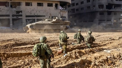 This picture released by the Israeli army shows troops on the ground on the Gaza Strip on December 7, 2023. (AFP) This picture released by the Israeli army shows troops on the ground on the Gaza Strip on December 7, 2023. (AFP)