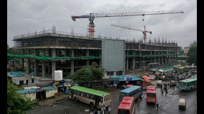 Mohan Joshi, a senior Congress leader, criticised the stagnation in Pune’s development since the Commonwealth Youth Games, pointing out ongoing issues like traffic congestion. (HT PHOTO) Mohan Joshi, a senior Congress leader, criticised the stagnation in Pune’s development since the Commonwealth Youth Games, pointing out ongoing issues like traffic congestion. (HT PHOTO)