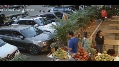 On Saturday he, along with his friend, came to Pune to meet his relatives. While returning, they parked the car in front of Kalyani Hotel and went for dinner. (VIDEO GRAB)
