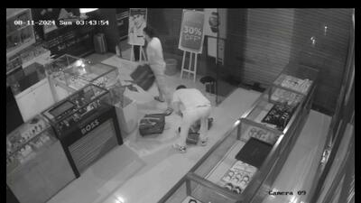 The entire act was captured in the CCTVs camera installed inside and outside the showroom. (HT Photo) The entire act was captured in the CCTVs camera installed inside and outside the showroom. (HT Photo)