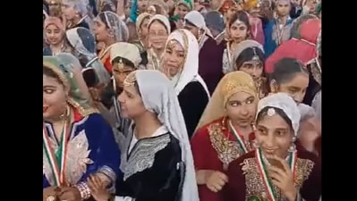 Snapshot of the women who took part in the Kashmiri folk dance. (Instagram/@AllIndiaRadioNews) Snapshot of the women who took part in the Kashmiri folk dance. (Instagram/@AllIndiaRadioNews)