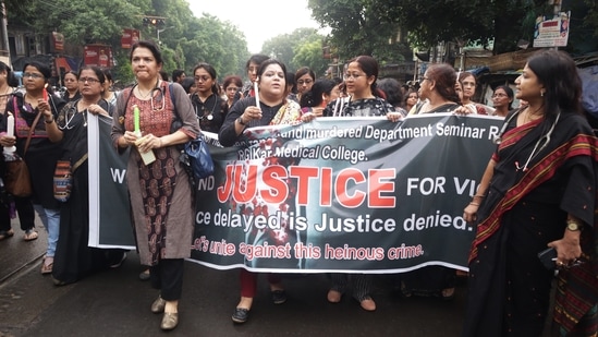 Hospital doctors take part in a candlelight protest march against the death and sexual assault of a female post-graduate trainee doctor, in Kolkata.(ANI)