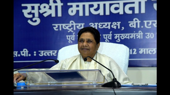 BSP chief Mayawati addressing a press conference in Lucknow on Sunday. (HT)