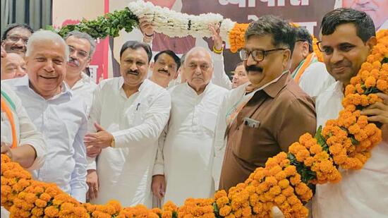 Former chief minister and leader of Opposition Bhupinder Singh Hooda during a state-level ‘Vyapari Pratinidhi Sammelan’ in Panipat on Sunday. (HT Photo)