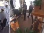 Secret Service accused of breaking into Massachusetts salon to use bathroom during Kamala Harris event (@CollinRugg/X) Secret Service accused of breaking into Massachusetts salon to use bathroom during Kamala Harris event (@CollinRugg/X)