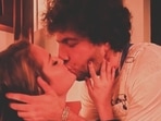 Selena Gomez kisses Benny Blanco in a new picture Selena Gomez kisses Benny Blanco in a new picture