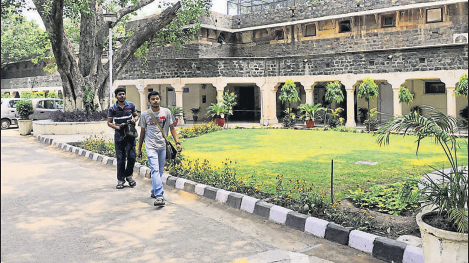 AUD faculty hold protest over grievances outside V-C’s office in Delhi