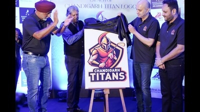 (From left) Randeep Nabha, Kapil Dev, Karan Gilhotra and Sandy Lehal during the launch of Chandigarh Titans team. (HT Photo) (From left) Randeep Nabha, Kapil Dev, Karan Gilhotra and Sandy Lehal during the launch of Chandigarh Titans team. (HT Photo)