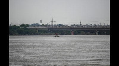 A senior I&FC official said that while a flood warning has not been issued yet, teams deployed along the river channel by the department are on high alert. (HT Photo) A senior I&FC official said that while a flood warning has not been issued yet, teams deployed along the river channel by the department are on high alert. (HT Photo)