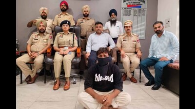 Accused in police net. (HT Photo) Accused in police net. (HT Photo)