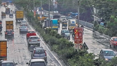 Bengaluru roads waterlogged after thunderstroms hit city, commuters irked on Monday morning Bengaluru roads waterlogged after thunderstroms hit city, commuters irked on Monday morning