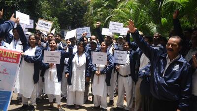 For various demands pending with the Ministry of Railways, the Association of Railway Stationmasters staged protest on Monday. (MAHENDRA KOLHE/HT)