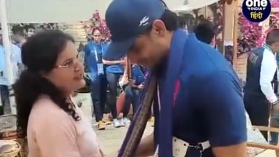 Neeraj Chopra meets Sumedha Bhaker, mother of Olympic bronze medalist Manu Bhaker. (X/@avinasharyan09) Neeraj Chopra meets Sumedha Bhaker, mother of Olympic bronze medalist Manu Bhaker. (X/@avinasharyan09)