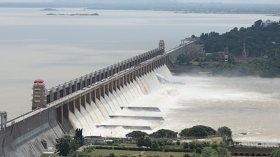 The chain of a crest gate of the Tungabhadra dam broke, leading to the release of huge amount of water, causing a flood risk in Karnataka and Andhra Pradesh. (PTI Photo) (PTI) The chain of a crest gate of the Tungabhadra dam broke, leading to the release of huge amount of water, causing a flood risk in Karnataka and Andhra Pradesh. (PTI Photo) (PTI)